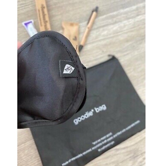 NWT New first-class Virgin Airlines goodie* bag Amenities Kit - Picture 4 of 7